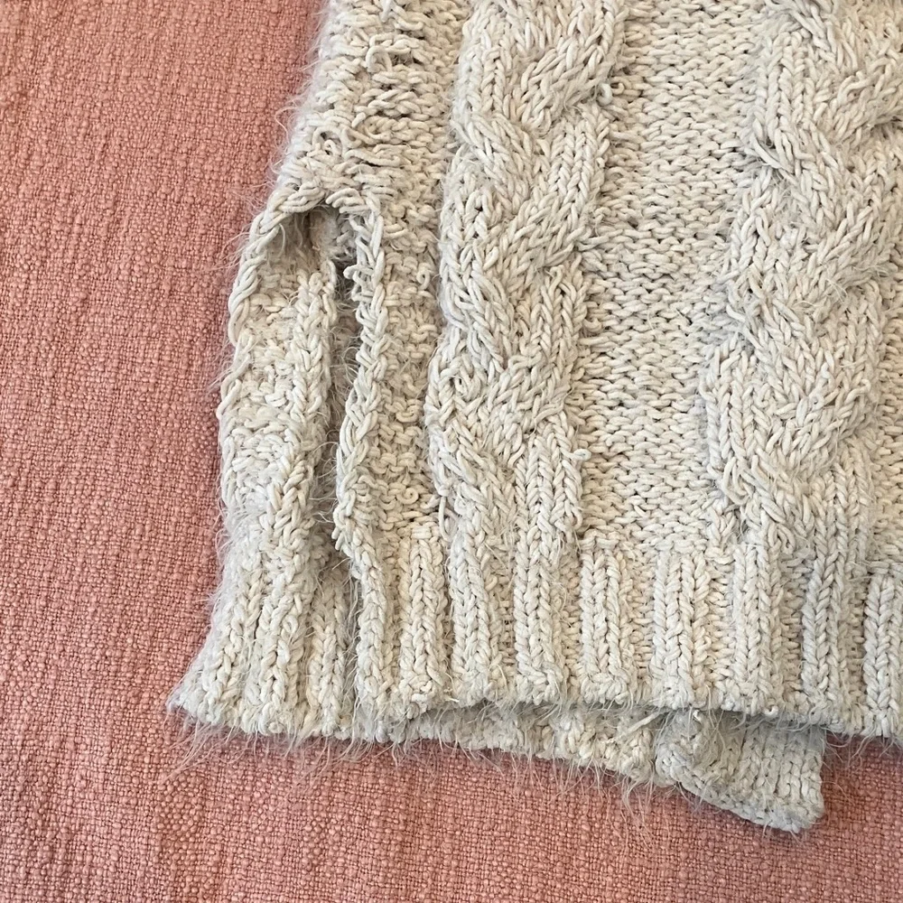 POL small wm’s oversized Cream Cable Knit Cardigan - FLAWED - Picture 16 of 16